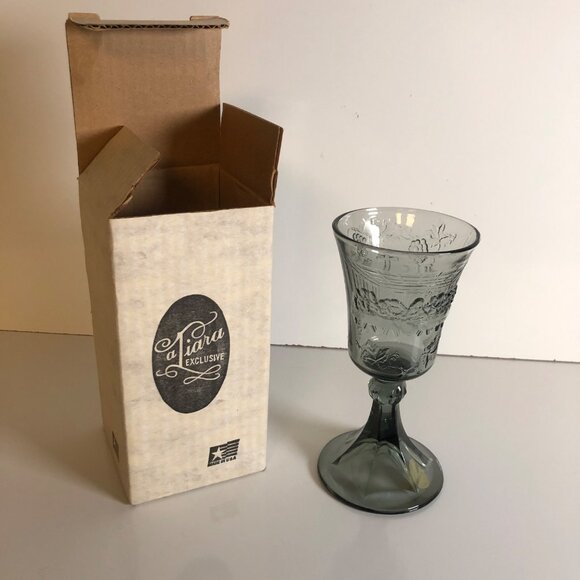 Tiara Exclusive Gray Glass Last Supper Cross Grape Vine Goblet Vintage T-292 #1 - Picture 1 of 7